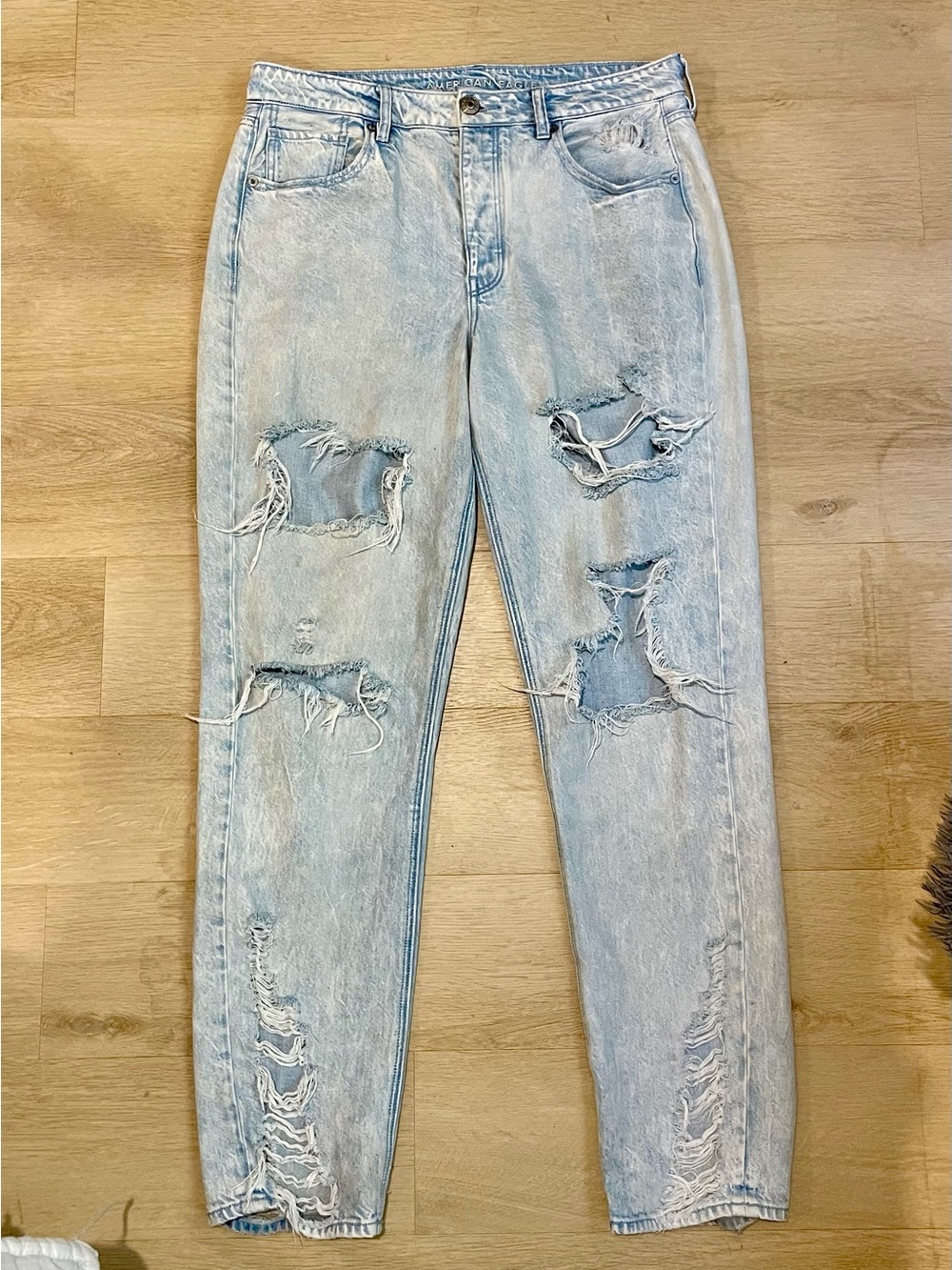 American Eagle Outfitters Light Wash Distressed Boyfriend Jeans